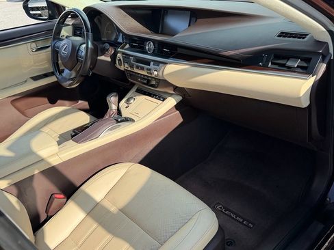 Used 2018 Lexus ES 350 w/ Luxury Package w/Wood Trim FWD image 17