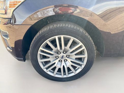 Used 2024 Ford Expedition Platinum image 34