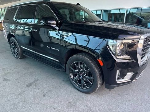Used 2023 GMC Yukon SLT w/ SLT Premium Package RWD image 1