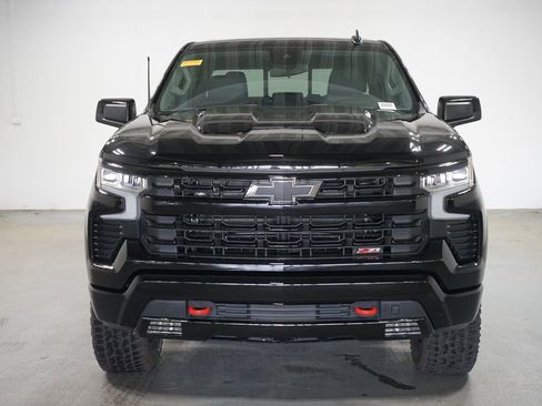 Used 2024 Chevrolet Silverado 1500 LT Trail Boss w/ Convenience Package II AWD/4WD image 2