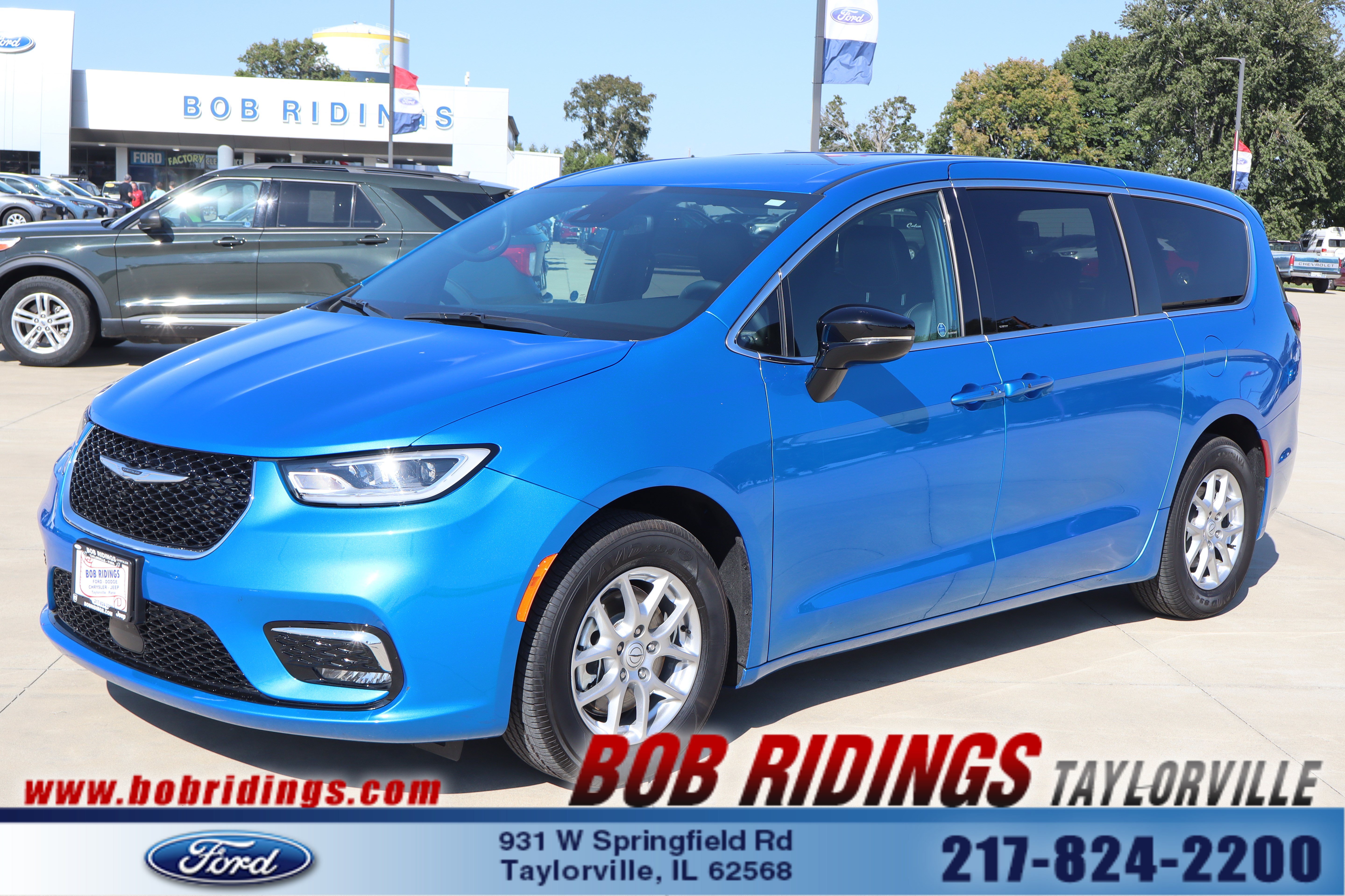 Used 2026 Chrysler Pacifica Select FWD image 1