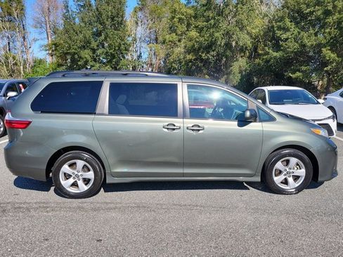Used 2018 Toyota Sienna LE image 9