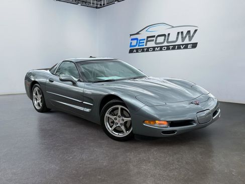 Used 2004 Chevrolet Corvette Coupe w/ Preferred Equipment Group RWD image 1