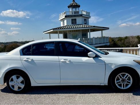 Used 2011 Honda Accord LX image 4