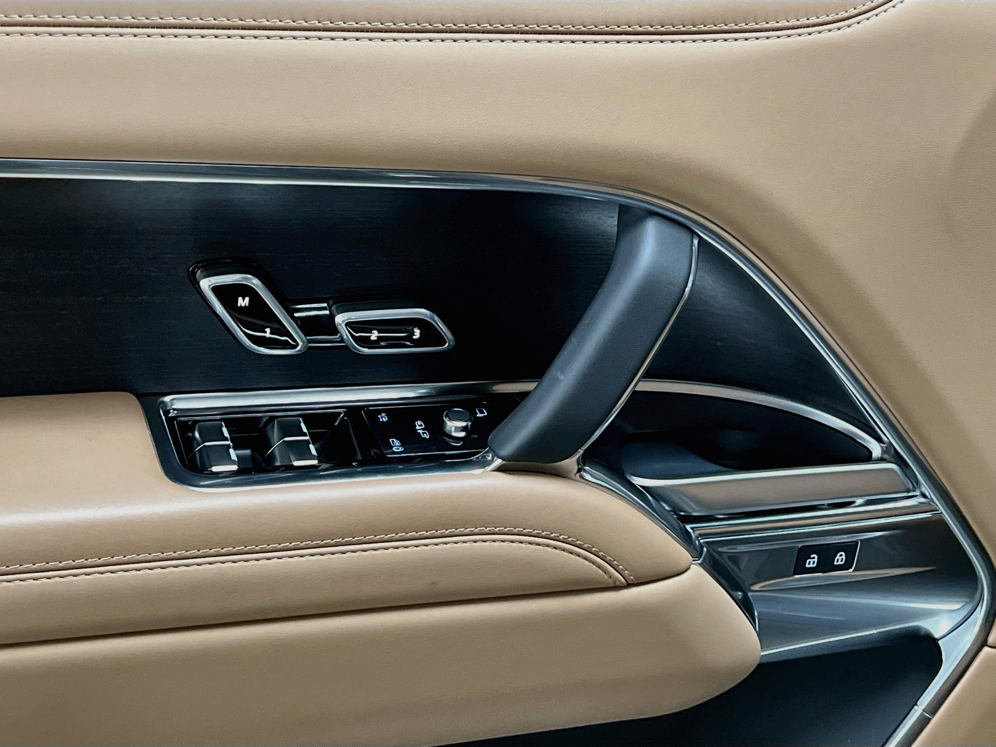 Used 2025 Land Rover Range Rover Long Wheelbase SE AWD/4WD image 20