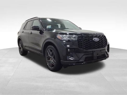 Used 2025 Ford Explorer ST-Line w/ ST-Line Street Pack AWD/4WD image 5