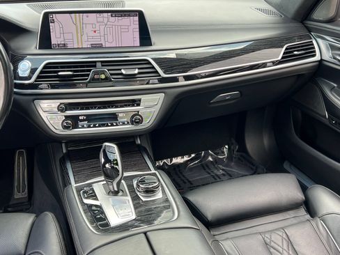 Used 2022 BMW 750i xDrive w/ Executive Package AWD/4WD image 28