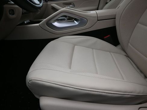 Used 2021 Mercedes-Benz GLS 450 4MATIC image 13