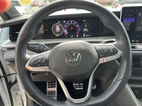 Used 2025 Volkswagen Tiguan SE R-Line AWD/4WD image 13