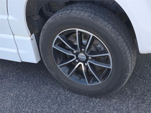 Used 2016 Dodge Grand Caravan SE FWD image 13