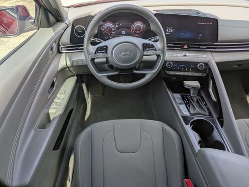Used 2024 Hyundai Elantra SEL w/ Convenience Package FWD image 4