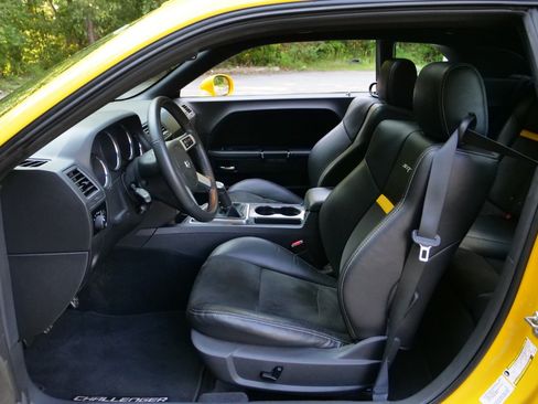 Used 2010 Dodge Challenger SRT8 w/ SRT Option Group II RWD image 22