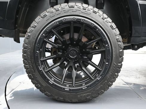 Used 2020 RAM 1500 Limited w/ Black Appearance Package AWD/4WD image 18