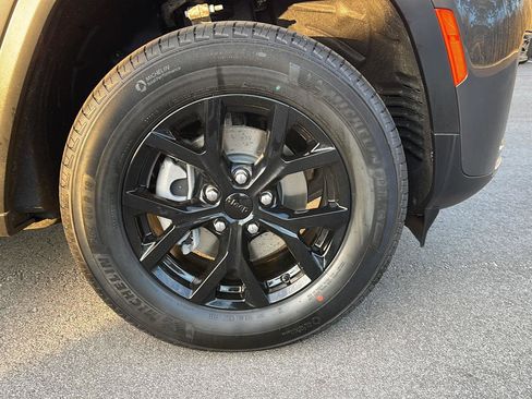 New 2026 Jeep Grand Cherokee Altitude AWD/4WD image 9