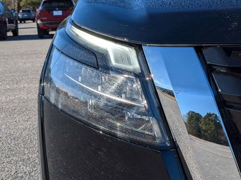 New 2025 Nissan Pathfinder Platinum image 10