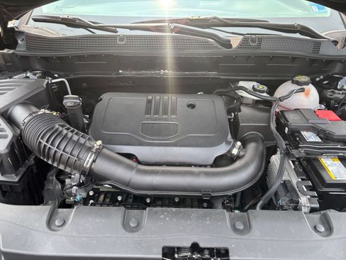 Used 2025 Chevrolet Blazer LT FWD image 33