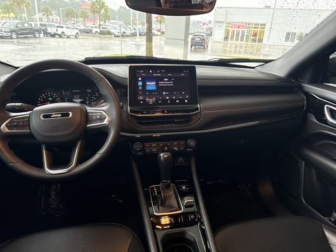 Used 2023 Jeep Compass Altitude w/ Convenience Group image 29