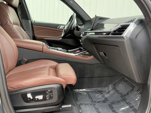 Used 2023 BMW X7 M60i w/ Executive Package image 47