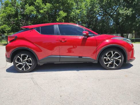 Used 2021 Toyota C-HR XLE FWD image 8
