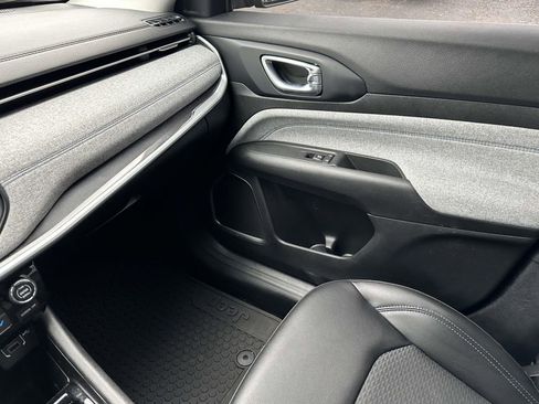 Used 2022 Jeep Compass Latitude w/ Convenience Group image 32