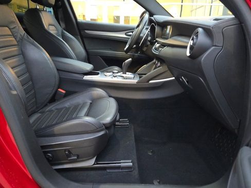 Used 2022 Alfa Romeo Stelvio Veloce image 6
