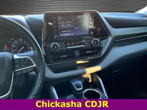 Used 2022 Toyota Highlander XLE image 9
