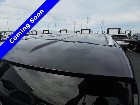 Used 2025 Chevrolet Suburban High Country image 6