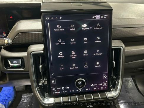 Used 2025 GMC Yukon XL Elevation image 20