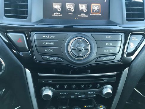 Used 2020 Nissan Pathfinder S image 25