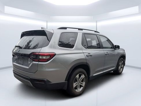 Used 2024 Honda Pilot EX-L image 3