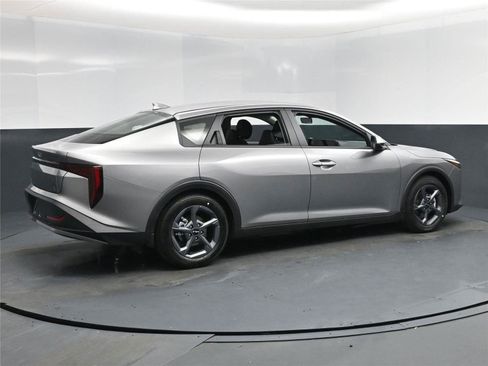 New 2025 Kia K4 LXS image 4