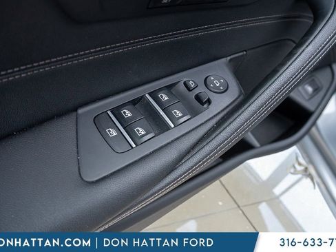 Used 2023 BMW 530i xDrive AWD/4WD image 15