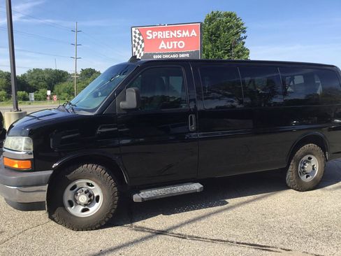 Used 2017 Chevrolet Express 2500 LT w/ LT Preferred Equipment Group RWD image 11
