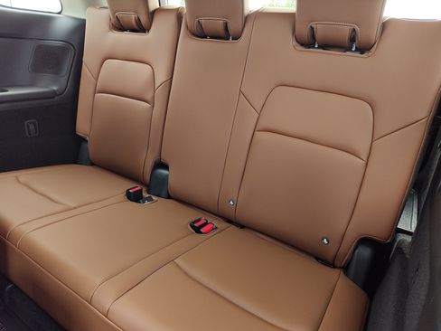 New 2026 Nissan Pathfinder Platinum FWD image 16