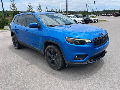 Used 2020 Jeep Cherokee Latitude Plus AWD/4WD image 2
