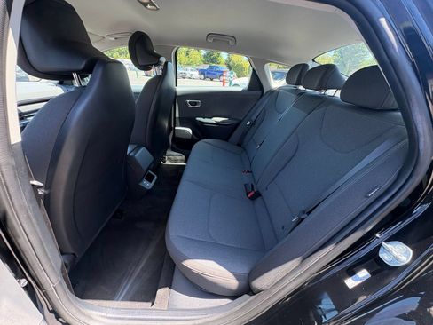 Used 2025 Kia K4 FWD image 25