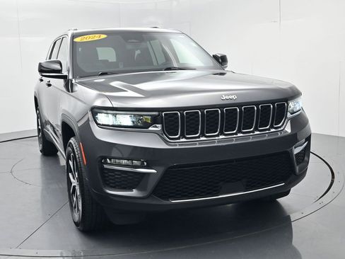 Used 2024 Jeep Grand Cherokee Limited w/ Trailer Tow Package AWD/4WD image 2