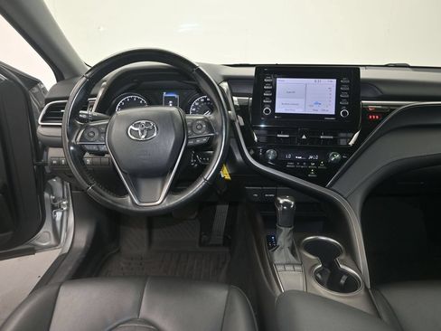 Used 2022 Toyota Camry SE FWD image 19