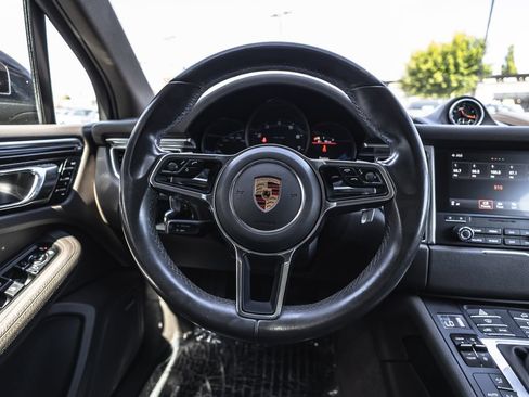Used 2018 Porsche Macan w/ Premium Package Plus AWD/4WD image 25