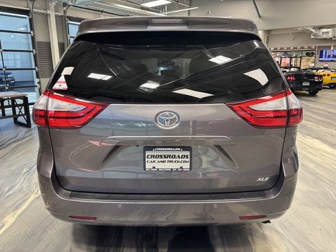 Used 2017 Toyota Sienna XLE image 37