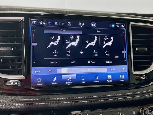 Used 2025 Chrysler Pacifica Limited image 22