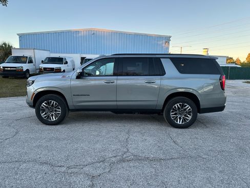 Used 2025 Chevrolet Suburban Z71 image 8