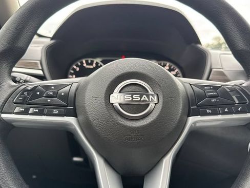 Used 2025 Nissan Altima 2.5 SV AWD/4WD image 19