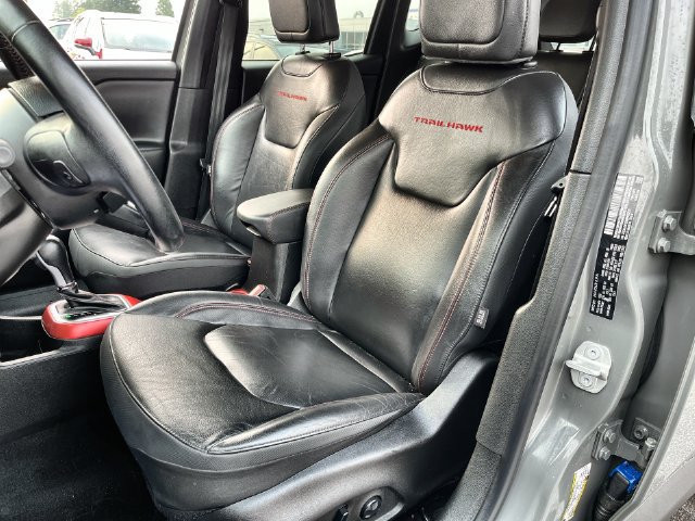 Used 2021 Jeep Renegade Trailhawk AWD/4WD image 16