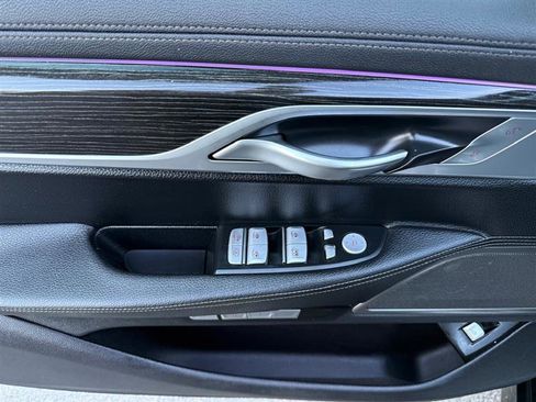 Used 2018 BMW 750i xDrive image 36