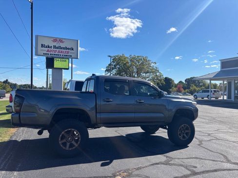 Used 2019 Toyota Tacoma SR image 8