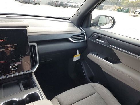 New 2026 GMC Acadia Elevation image 15