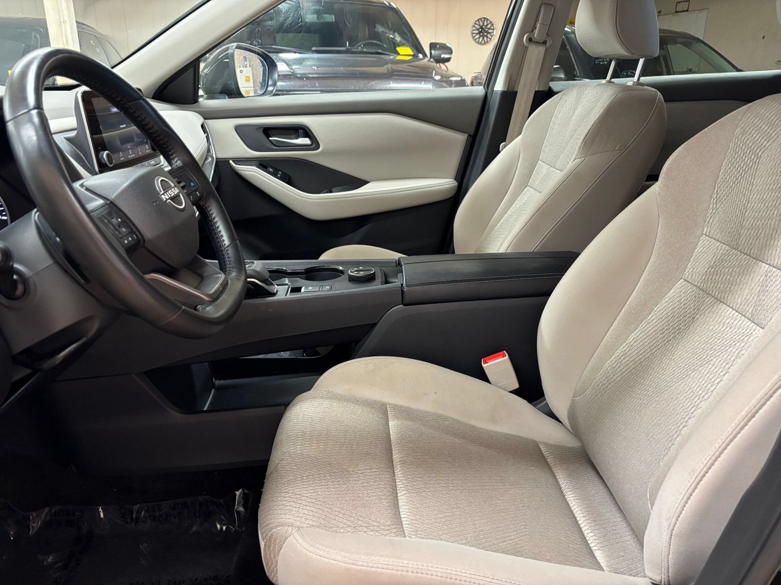 Used 2025 Nissan Rogue SV AWD/4WD image 28