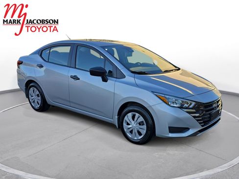 Used 2025 Nissan Versa S image 5