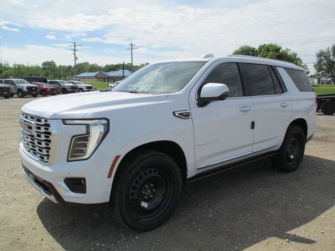 New 2026 GMC Yukon Denali w/ Denali Reserve Package AWD/4WD image 9